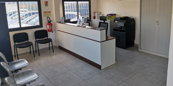 Hertz Mayotte rental agency counter